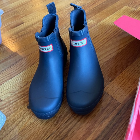 BRAND NEW: HUNTER Women’s Original Chelsea ankle rain boot.Size 6 Navy Blue - Picture 3 of 12